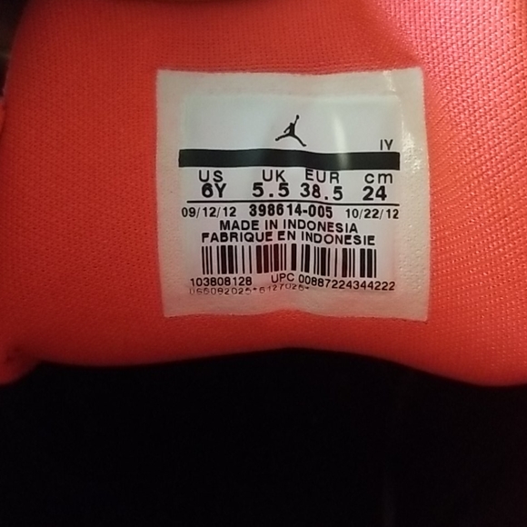 JORDANS 3S - Picture 5 of 6